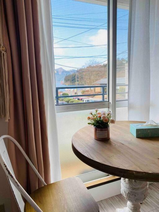Bohemia Lakeside Retreat: Hakone Shrine Views and Pirate Ship Adventure Apartment Exterior photo