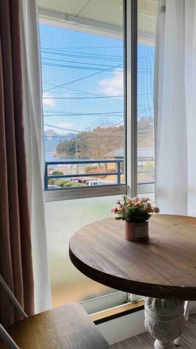 Bohemia Lakeside Retreat: Hakone Shrine Views and Pirate Ship Adventure Apartment Exterior photo